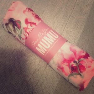 HIGH QUALITY ROBE NEVER OPENED / USED !!